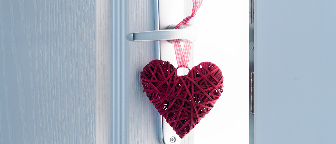 door with heart 1140x400