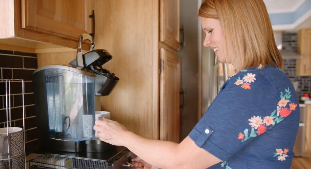 Kim-at-home_thumbnail Kim Wallberg getting coffee on her new home