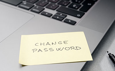 Post-it note reminder to change your password